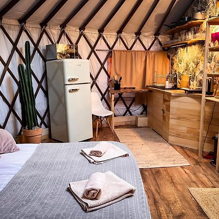 Aloha Glamp - Okragle Domki Przy Rzece - Balia I Sauna - Energylandia Zagornik المظهر الخارجي الصورة