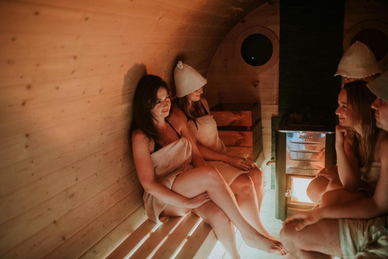 Aloha Glamp - Okragle Domki Przy Rzece - Balia I Sauna - Energylandia Zagornik المظهر الخارجي الصورة