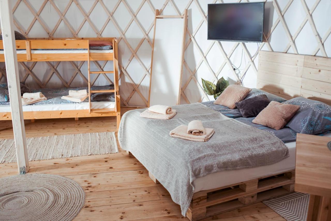 Aloha Glamp - Okragle Domki Przy Rzece - Balia I Sauna - Energylandia Zagornik المظهر الخارجي الصورة