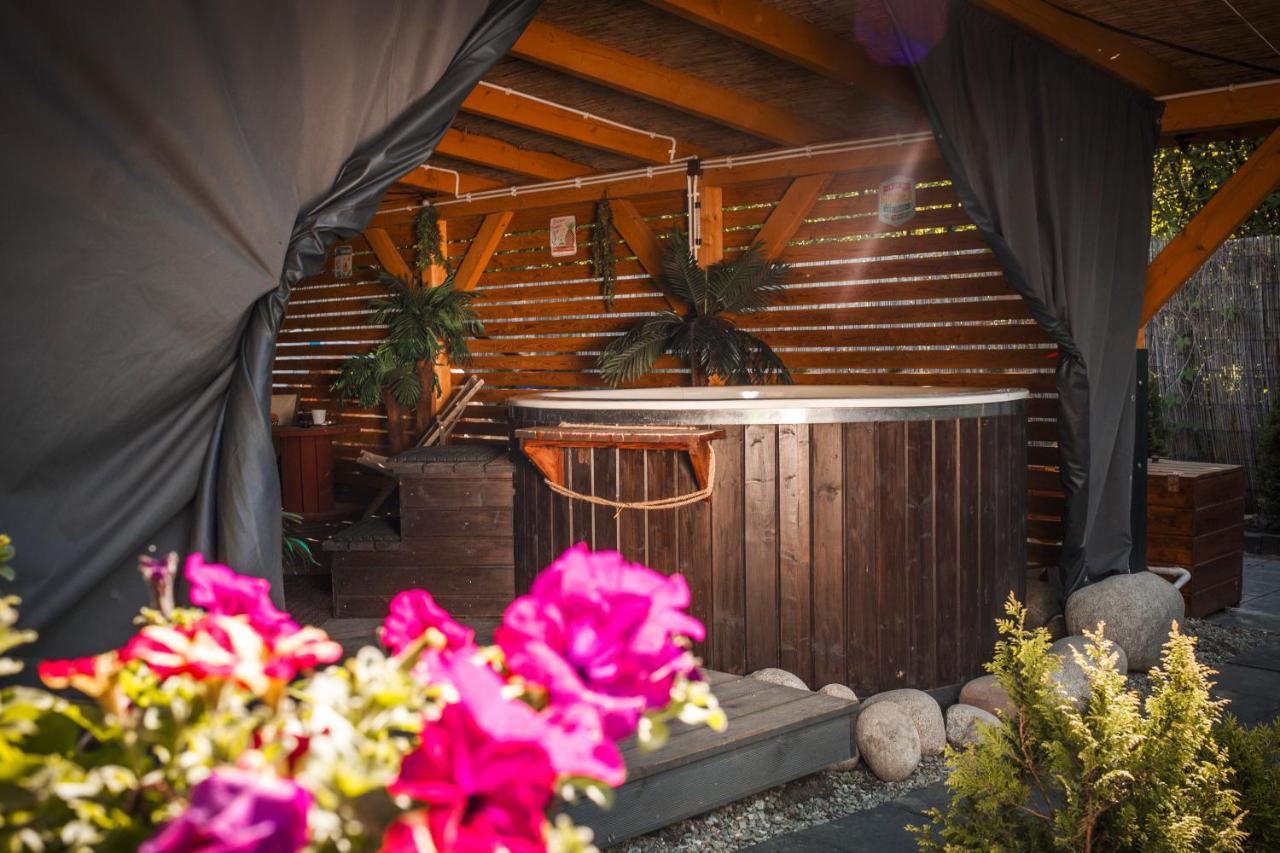 Aloha Glamp - Okragle Domki Przy Rzece - Balia I Sauna - Energylandia Zagornik المظهر الخارجي الصورة