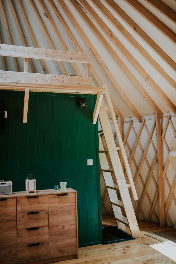 Aloha Glamp - Okragle Domki Przy Rzece - Balia I Sauna - Energylandia Zagornik المظهر الخارجي الصورة