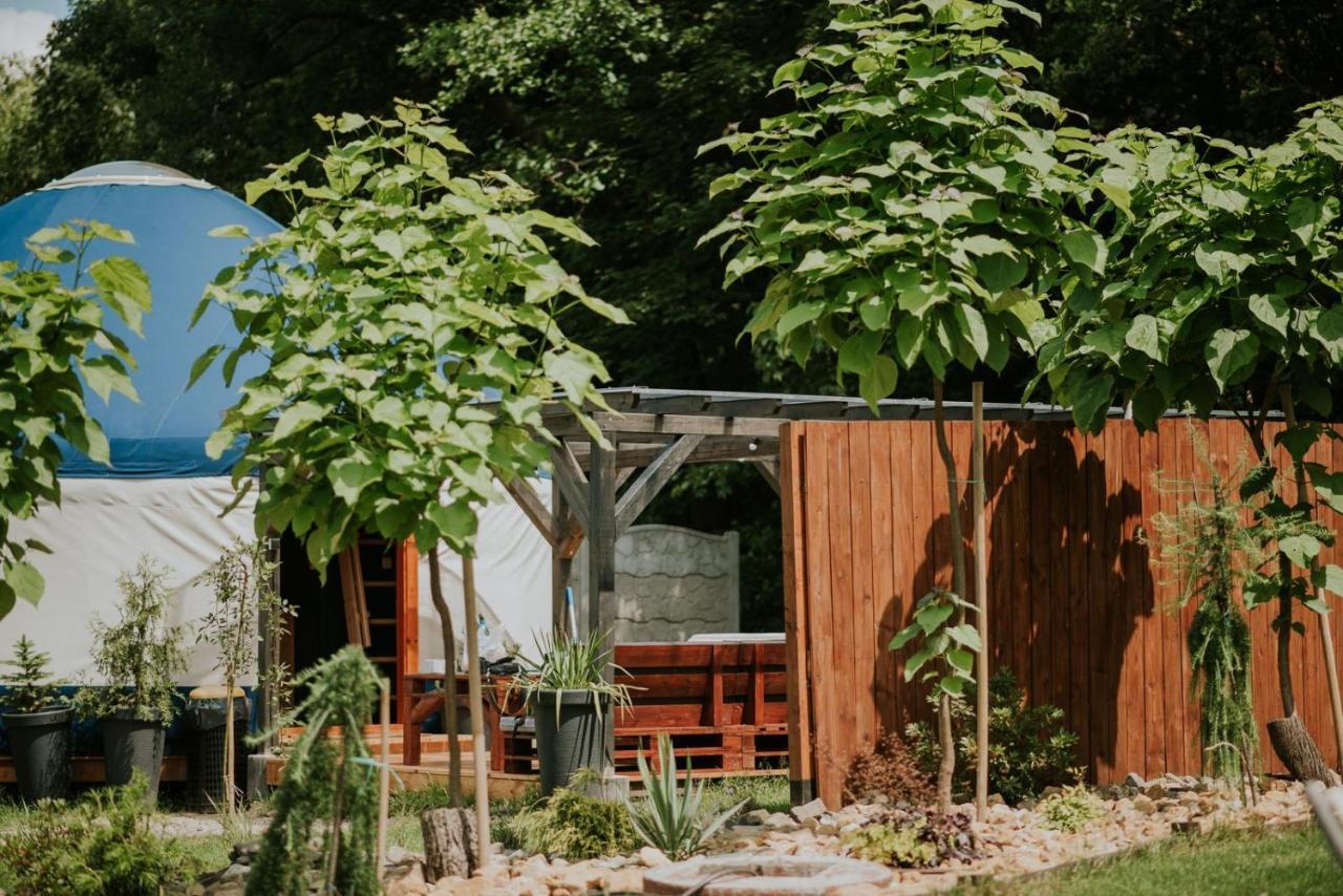 Aloha Glamp - Okragle Domki Przy Rzece - Balia I Sauna - Energylandia Zagornik المظهر الخارجي الصورة
