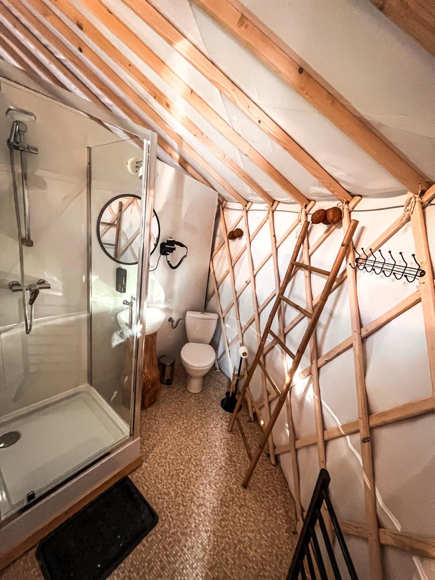 Aloha Glamp - Okragle Domki Przy Rzece - Balia I Sauna - Energylandia Zagornik المظهر الخارجي الصورة