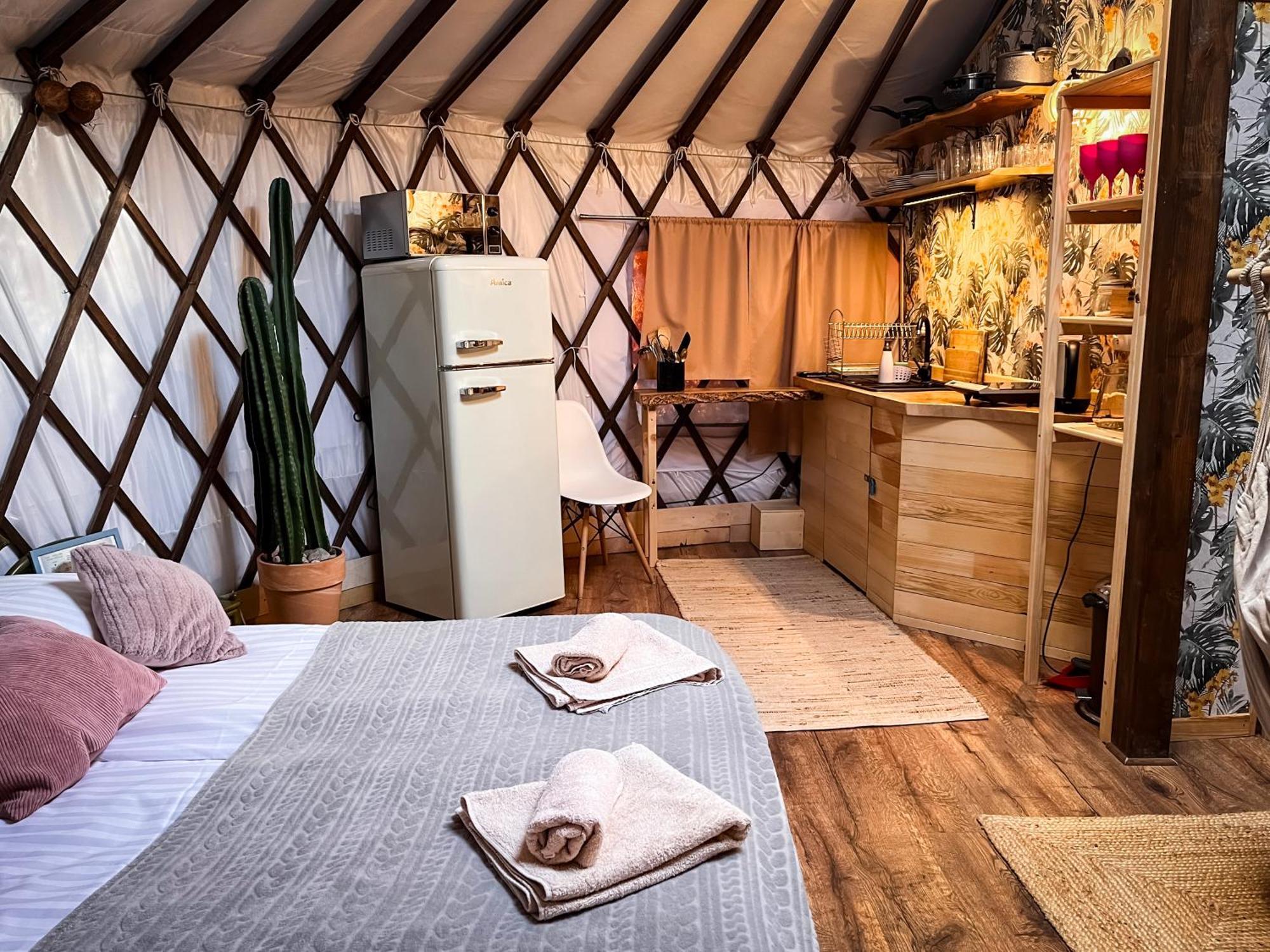 Aloha Glamp - Okragle Domki Przy Rzece - Balia I Sauna - Energylandia Zagornik المظهر الخارجي الصورة