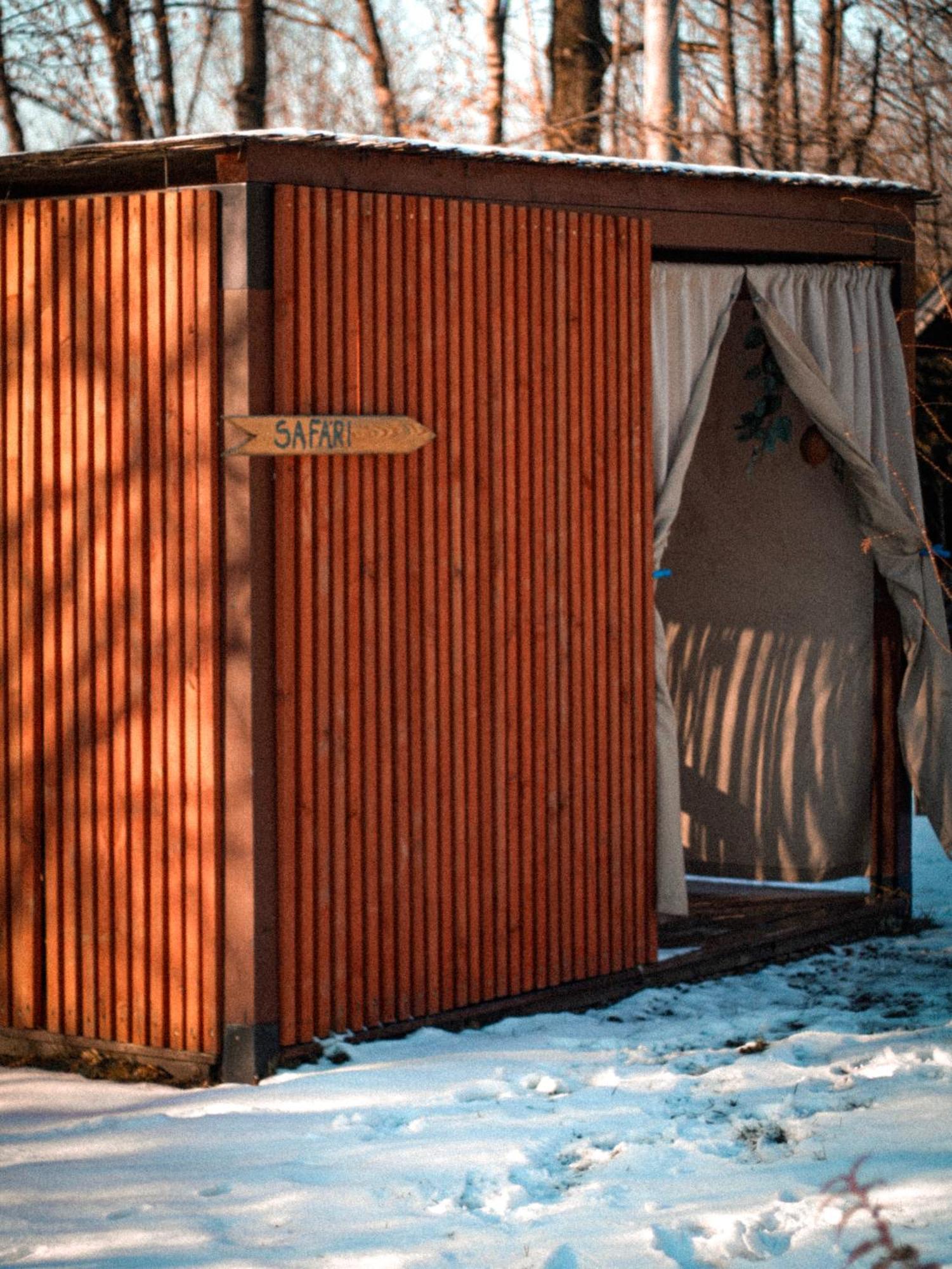 Aloha Glamp - Okragle Domki Przy Rzece - Balia I Sauna - Energylandia Zagornik المظهر الخارجي الصورة