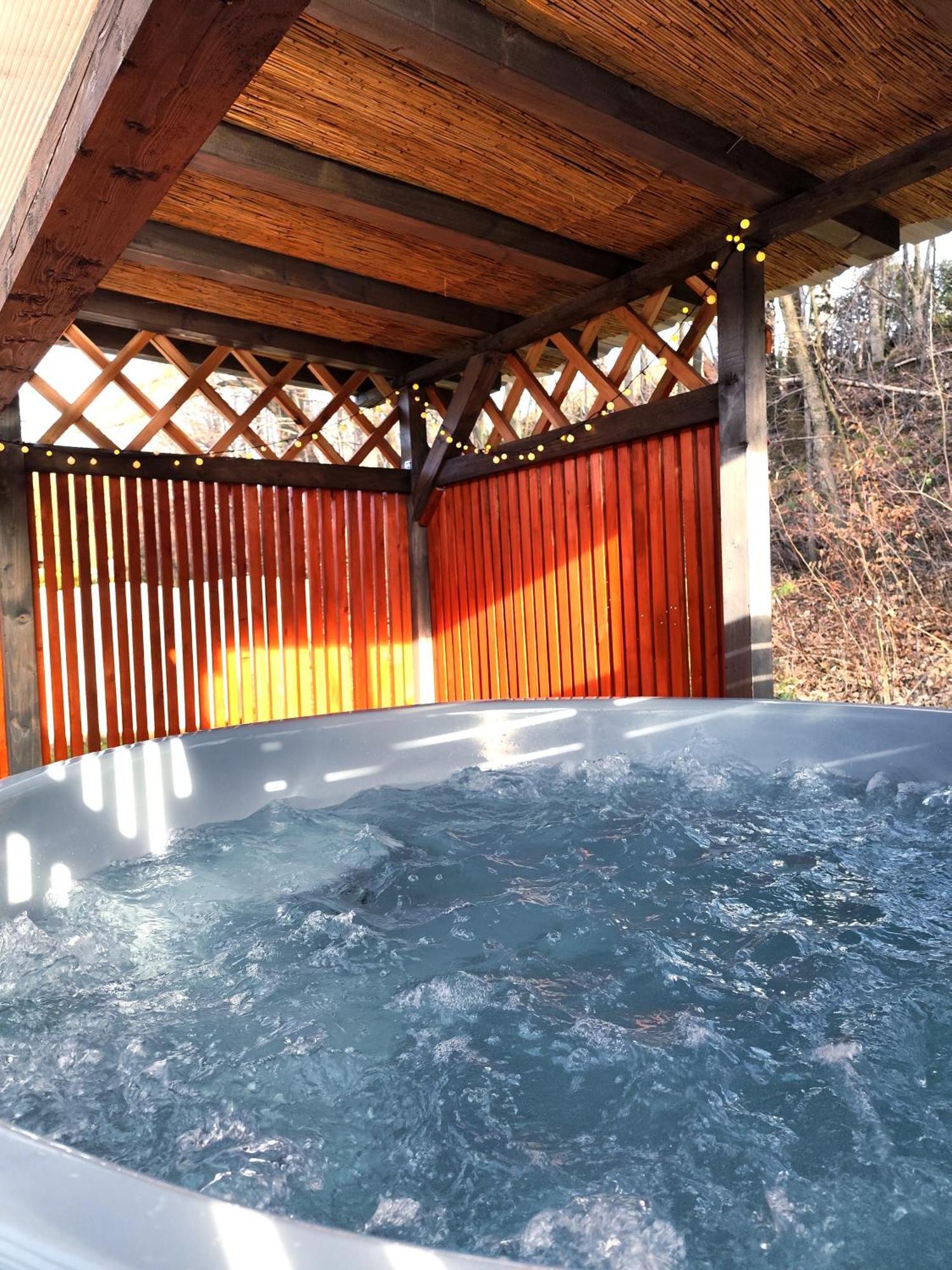 Aloha Glamp - Okragle Domki Przy Rzece - Balia I Sauna - Energylandia Zagornik المظهر الخارجي الصورة