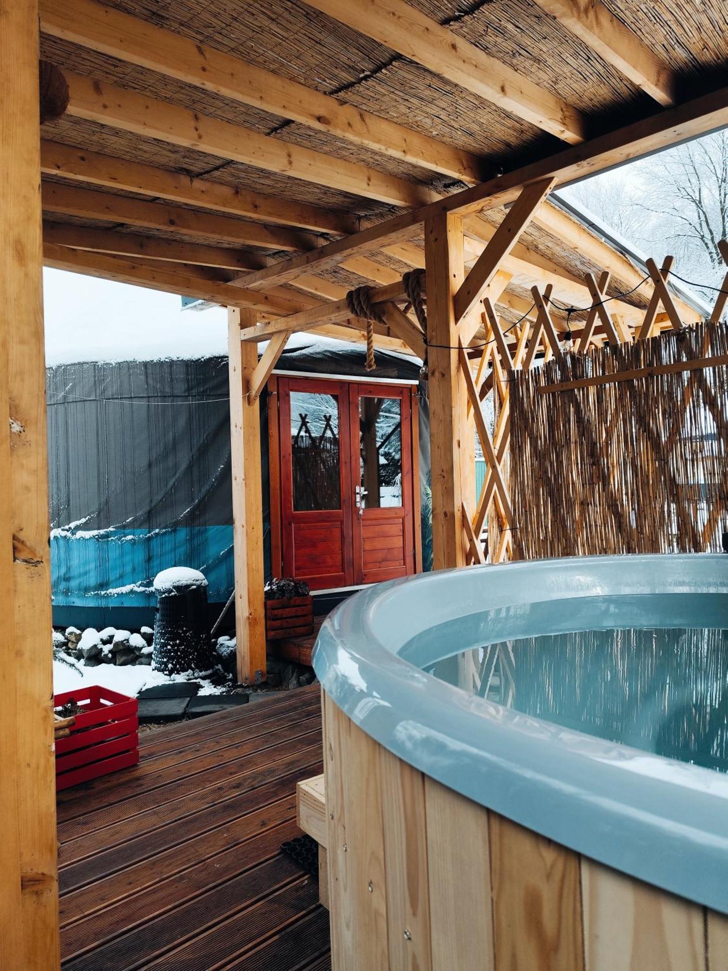 Aloha Glamp - Okragle Domki Przy Rzece - Balia I Sauna - Energylandia Zagornik المظهر الخارجي الصورة